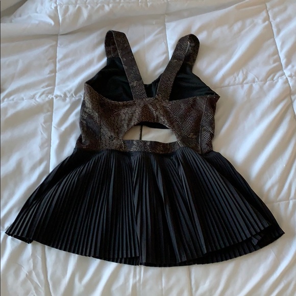 Lululemon Peplum 🍋🍋 - Picture 2 of 2